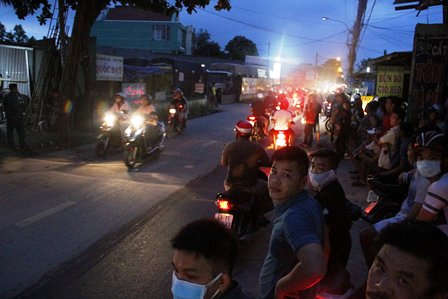 xac dinh nghi can sat hai nam thanh nien bo tu quan ao hinh anh 2