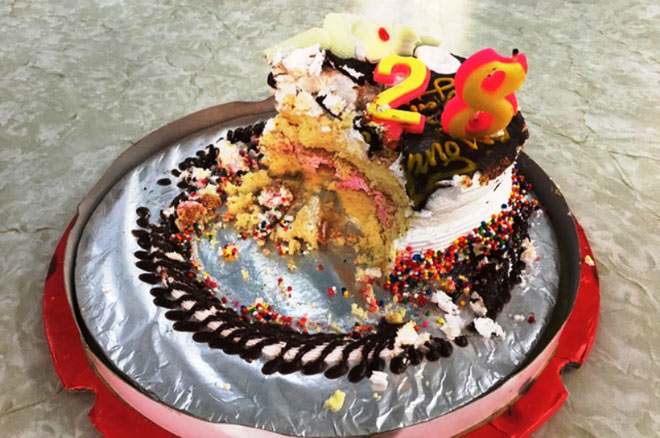 truy tim 2 co gai trong vu thanh nien bi sat hai truoc quan karaoke hinh anh 2