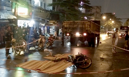 3 thanh niên tử vong sau va chạm xe tải trong đêm ở Sài Gòn