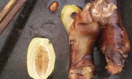 Món canh lợi sữa mẹ ruột nấu cho con gái: quả đu đủ bé như mắt muỗi, khuyến mại thêm hạt lạc cô đơn