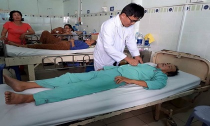 Bệnh viện trả về, đang lo hậu sự bỗng cụ ông tỉnh dậy