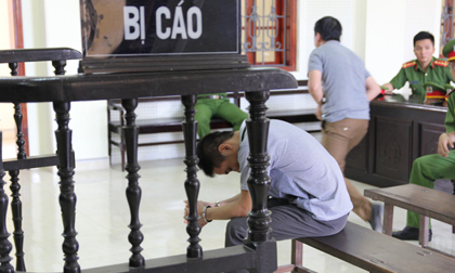 Phạm tội hiếp dâm, bị cáo xin phép không trình bày trước tòa vì quá xấu hổ
