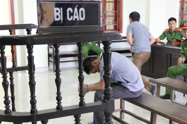 Phạm tội hiếp dâm, bị cáo xin phép không trình bày trước tòa vì quá xấu hổ - Ảnh 1. Phạm tội hiếp dâm, bị cáo xin phép không trình bày trước tòa vì quá xấu hổ - Ảnh 1.
