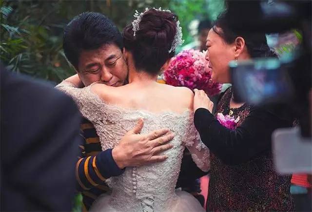 Một bức tranh, xem xong tất cả phụ nữ đều ngậm ngùi, đàn ông phải trầm ngâm! - Ảnh 3. Một bức tranh, xem xong tất cả phụ nữ đều ngậm ngùi, đàn ông phải trầm ngâm! - Ảnh 3.