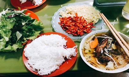 Những quán bún chả luôn đông nghịt khách ở Hà Nội