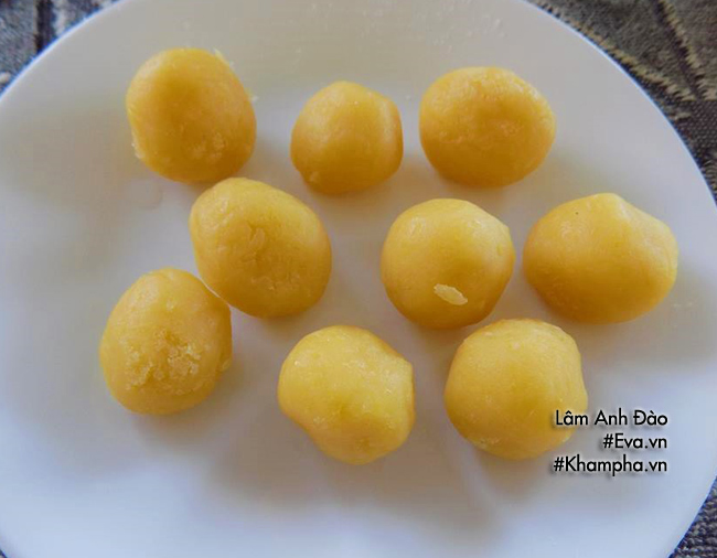 cach lam banh ran nhan dau xanh vo gion rat ngon cho ngay mat troi - 3