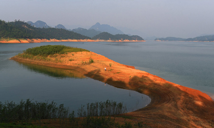 Nghỉ lễ 2/9, đưa nhau đi trốn ở 'hoang đảo' xanh mướt chỉ cách Hà Nội 100km