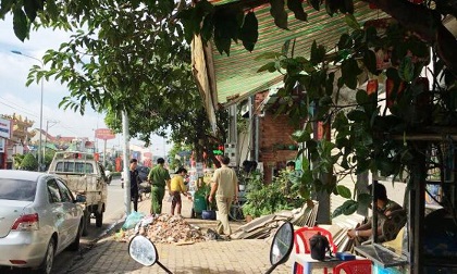 Bỏ lại con thơ, thanh niên tưới xăng lên người tự thiêu