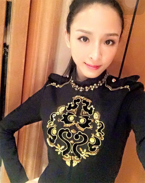 sau 2 thang tai ngoai, nhan sac hoa hau phuong nga da ruc ro tro lai - 12