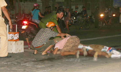 Người thân khóc ngất bên thi thể không nguyên vẹn của người phụ nữ chết thảm dưới bánh xe tải