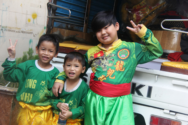 Hai bé trai 4 và 5 tuổi nghi bị mẹ bỏ rơi dưới chân cầu: Nửa đêm tỉnh giấc khóc đòi mẹ - Ảnh 6. Hai bé trai 4 và 5 tuổi nghi bị mẹ bỏ rơi dưới chân cầu: Nửa đêm tỉnh giấc khóc đòi mẹ - Ảnh 6.