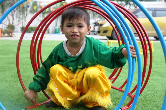 Hai bé trai 4 và 5 tuổi nghi bị mẹ bỏ rơi dưới chân cầu: Nửa đêm tỉnh giấc khóc đòi mẹ - Ảnh 12. Hai bé trai 4 và 5 tuổi nghi bị mẹ bỏ rơi dưới chân cầu: Nửa đêm tỉnh giấc khóc đòi mẹ - Ảnh 12.