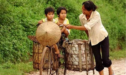 Vu Lan báo hiếu: Bạn là ai, dù cha mẹ đang còn hay đã khuất thì cũng nên thấu hiểu những dòng thơ này!