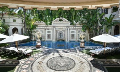 Bên trong lâu đài hóa khách sạn 5 sao của ông hoàng thời trang Versace