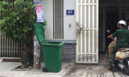 Phát hiện thi thể bé trai sơ sinh trong thùng rác