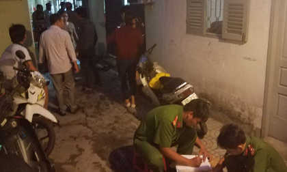 Người đàn ông tử vong, hai tay cầm máy khoan đục bê tông