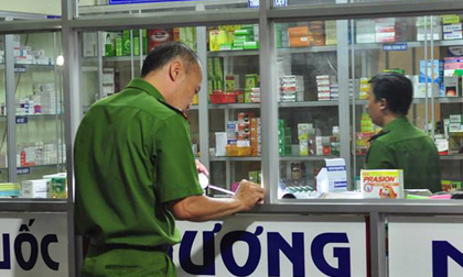 Camera ghi lại cảnh nam thanh niên bịt mặt vào tiệm thuốc sát hại cô gái
