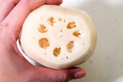 Ngó sen nhồi gạo nếp mật ong thơm ngọt cho mâm cơm dịp lễ Vu Lan - 7