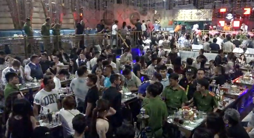 Cảnh sát bao vây 