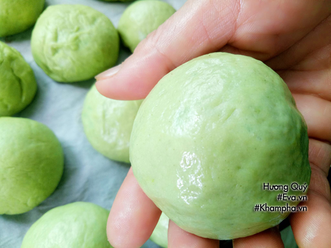 sang nghi le vao bep lam ngay banh bao chay vi tra xanh thom lung mat mat - 10