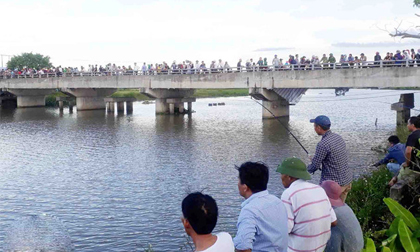 Tìm thấy thi thể ba mẹ con nhảy cầu Gò Đông tự vẫn