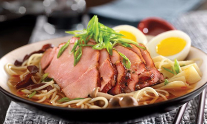 Đói bụng được mời bát mỳ, cô gái trẻ mới ngộ ra 1 điều rất nhiều người đang xem nhẹ!