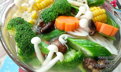 Vào bếp nấu bát canh nấm ngọt thanh ăn chay ngày Vu Lan