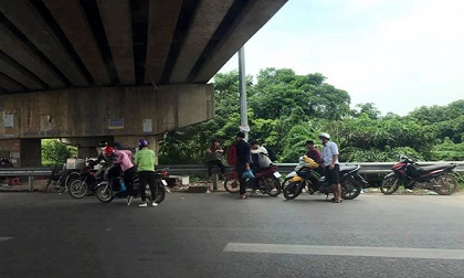 Đinh tặc “hạ gục“ hàng loạt xe máy trên cao tốc Bắc Giang