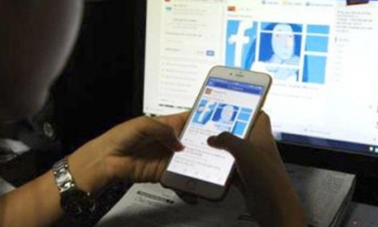 Sử dụng facebook nhiều giờ trong ngày, nữ sinh nhập viện tâm thần