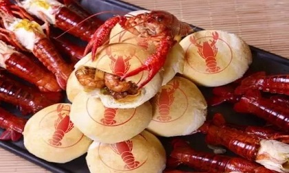 Bánh trung thu nhân…ếch, tôm, cua gây sốt thị trường 2017