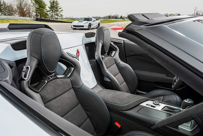 Chevrolet Corvette 2018 có giá từ 1,3 tỷ đồng - 3