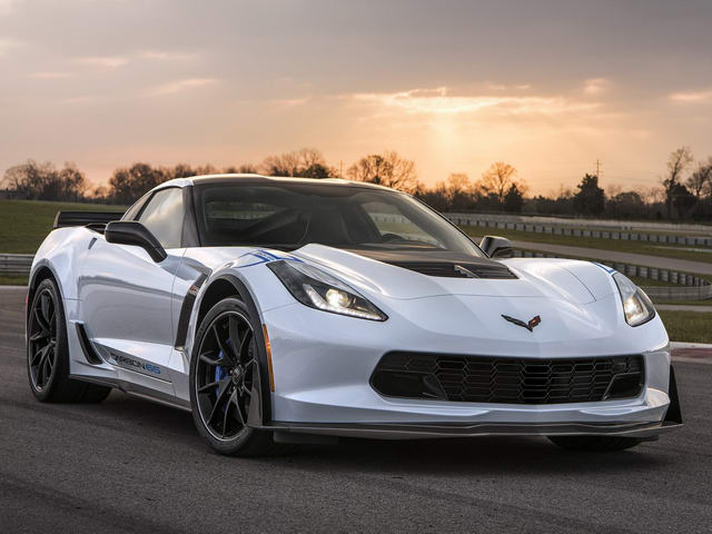Chevrolet Corvette 2018 có giá từ 1,3 tỷ đồng - 4