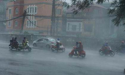 Bão số 9 bất ngờ suy yếu thành áp thấp nhiệt đới, Bắc Bộ tiếp tục có mưa dông