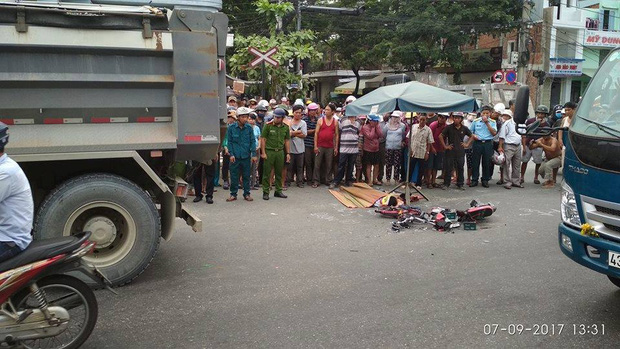 Đà Nẵng: Xe tải va chạm với xe đạp điện, nữ sinh lớp 8 chết thảm - Ảnh 1. Đà Nẵng: Xe tải va chạm với xe đạp điện, nữ sinh lớp 8 chết thảm - Ảnh 1.
