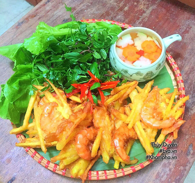 vao bep lam banh tom gion rum, thom ngon dai ca nha an chieu - 13