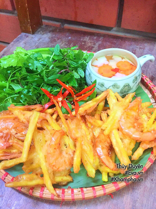 vao bep lam banh tom gion rum, thom ngon dai ca nha an chieu - 15