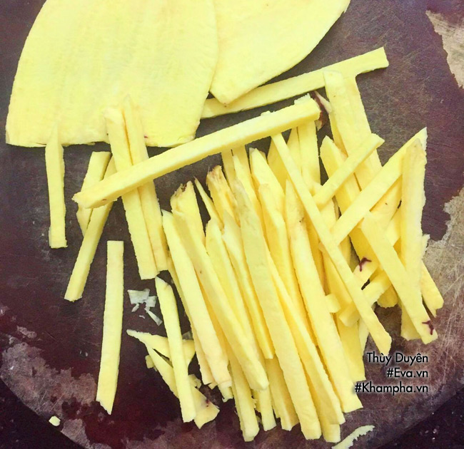 vao bep lam banh tom gion rum, thom ngon dai ca nha an chieu - 3
