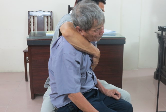bo-be-gai-3-tuoi-bi-hiep-dam-neu-thuong-ong-ay-tuoi-gia-thi-cong-ly-dau-cho-con-toi-tuoi-con-nho-2