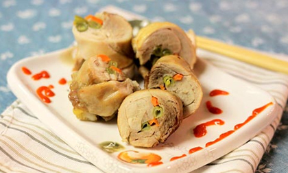 Cách làm món gà cuộn tỏi nướng thơm ngon mà không béo ngậy
