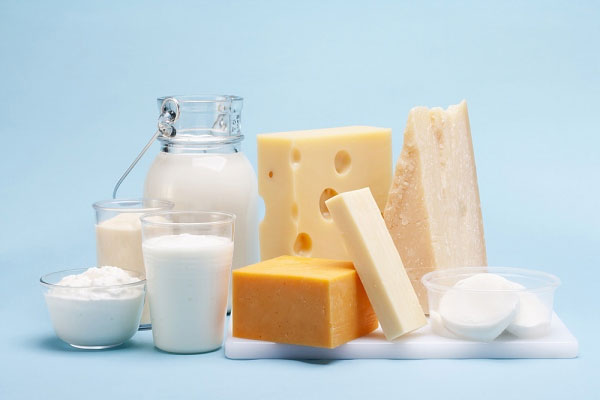 4 suy nghĩ sai lầm về sữa, phô mai, sữa chua cần tránh - 1