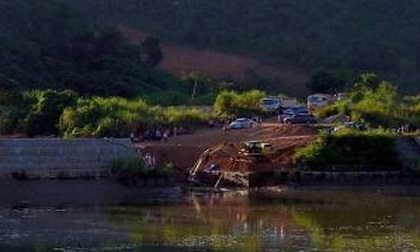 Ngăn dòng chảy, tìm 3 người mất tích vụ sập cầu ở Tuyên Quang