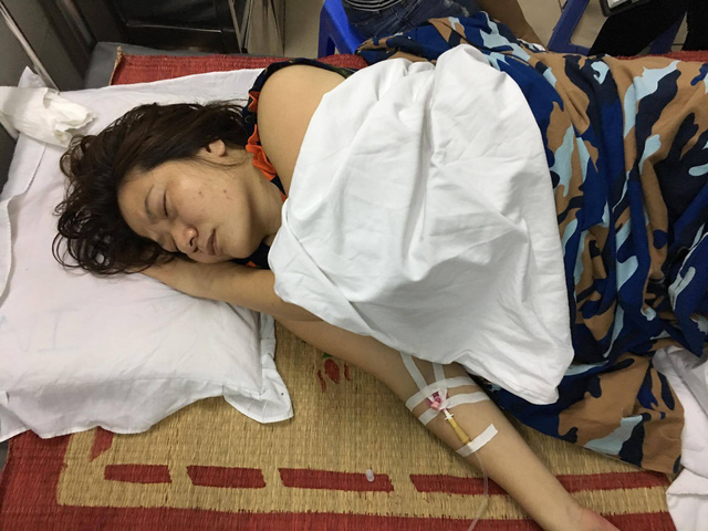 Lãnh đạo huyện và các phòng chức năng nhiều lần động viên cô Th điều chuyển sang trường cách nhà 2km nhưng cô Th không đồng ý. Ảnh: TG