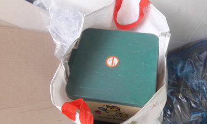 Thi thể 2 bé gái sơ sinh trong thùng rác công ty