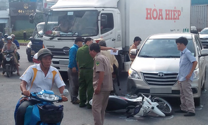 Cha gặp tai nạn, con kêu gọi gần chục thanh niên đến hành hung tài xế ô tô