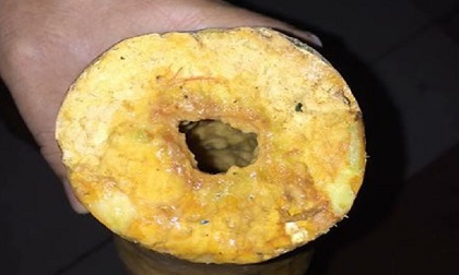 Cha mẹ “mật phục” bắt quả tang xe chở thực phẩm có dòi đưa vào bếp ăn trường tiểu học