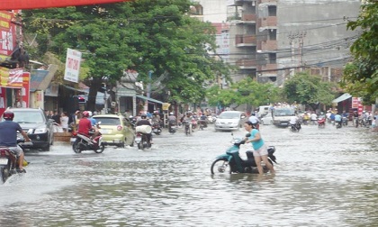 HN yêu cầu mở hết cửa hồ điều hòa để chống ngập bão số 10