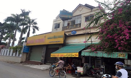 Cô gái đau đớn phát hiện bạn trai chết trên giường trong nhà nghỉ