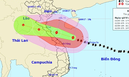 Bão số 10 tiệm cận mức thảm họa, áp sát bờ biển miền Trung