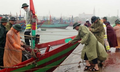 Hà Tĩnh: Sơ tán hơn 10 ngàn hộ dân đi tránh bão số 10