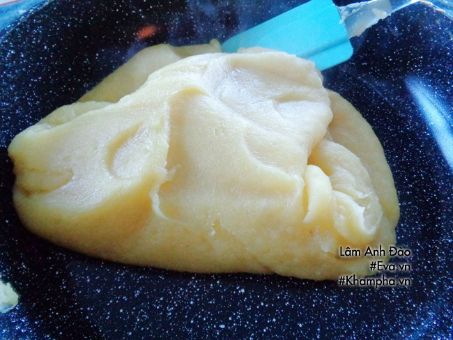 cach lam banh deo nhan sau rieng thom nuc mui - 6